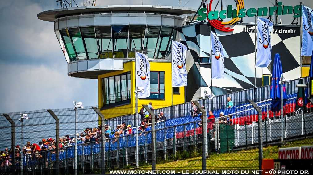 MotoNetCom's tweet image. Le pilote italien #MarcoBezzecchi signe le meilleur temps de la première journée d'essais du #GermanGP #motogp devant #JorgeMartin et #aleixespargaro. 

Compte rendu et classements &amp;gt; moto-net.com/article/-bezze…