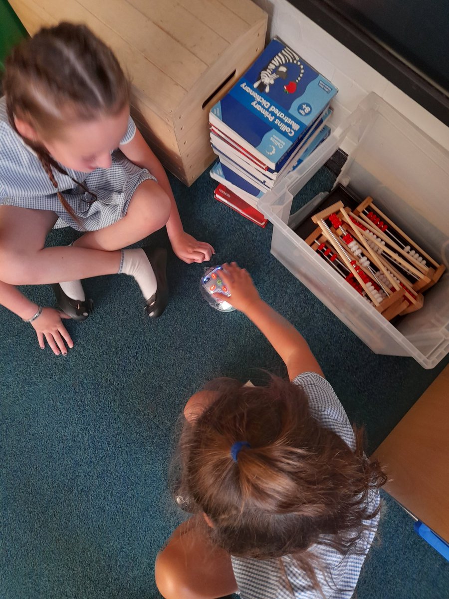 MGLWorld_Neil's tweet photo. This afternoon @GSPSNewZealand and @GSPSAustralia have been looking at Beebots. Children discussed what a Robot needs to be able to work. Children then spent some time exploring how a Beebot works and created a simple program for it to follow. #GSPScomputing https://t.co/utezxREjNl