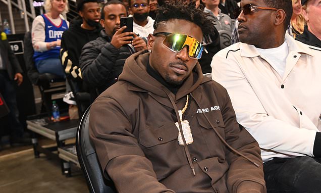 Daily Mail US On Twitter Antonio Brown Says He Wanted To give Back daily-mail-us-on-twitter-antonio-brown-says-he-wanted-to-give-back