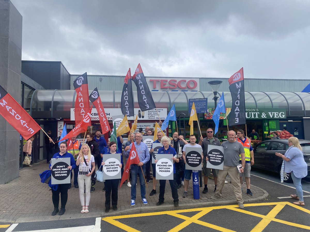 MandateTU's tweet image. Great turnout today at the rally in support of Dot Com workers in Tesco Headford Road, Galway.

“Stop picking on Dot Com pickers and drivers” 

#MakeWorkPay #tescoworkerstogether