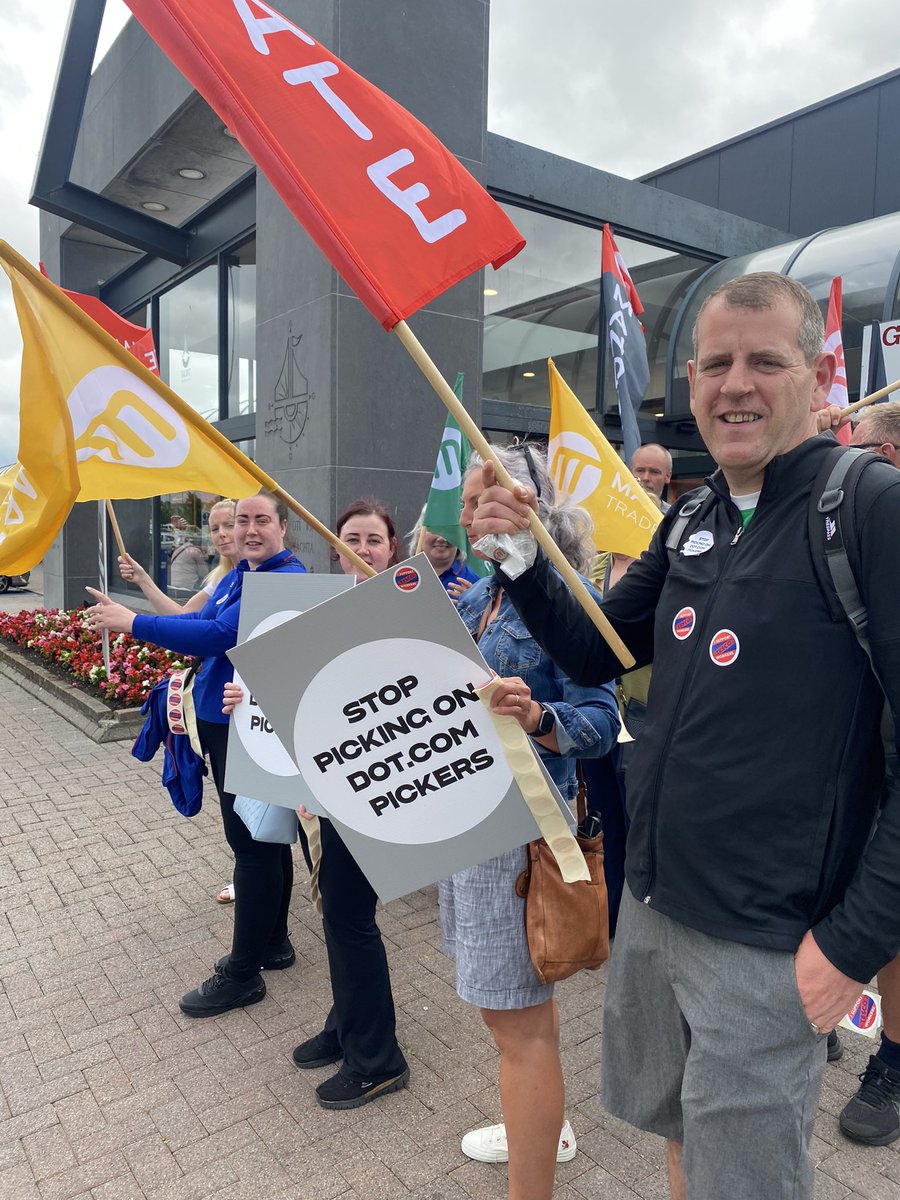MandateTU's tweet image. Great turnout today at the rally in support of Dot Com workers in Tesco Headford Road, Galway.

“Stop picking on Dot Com pickers and drivers” 

#MakeWorkPay #tescoworkerstogether