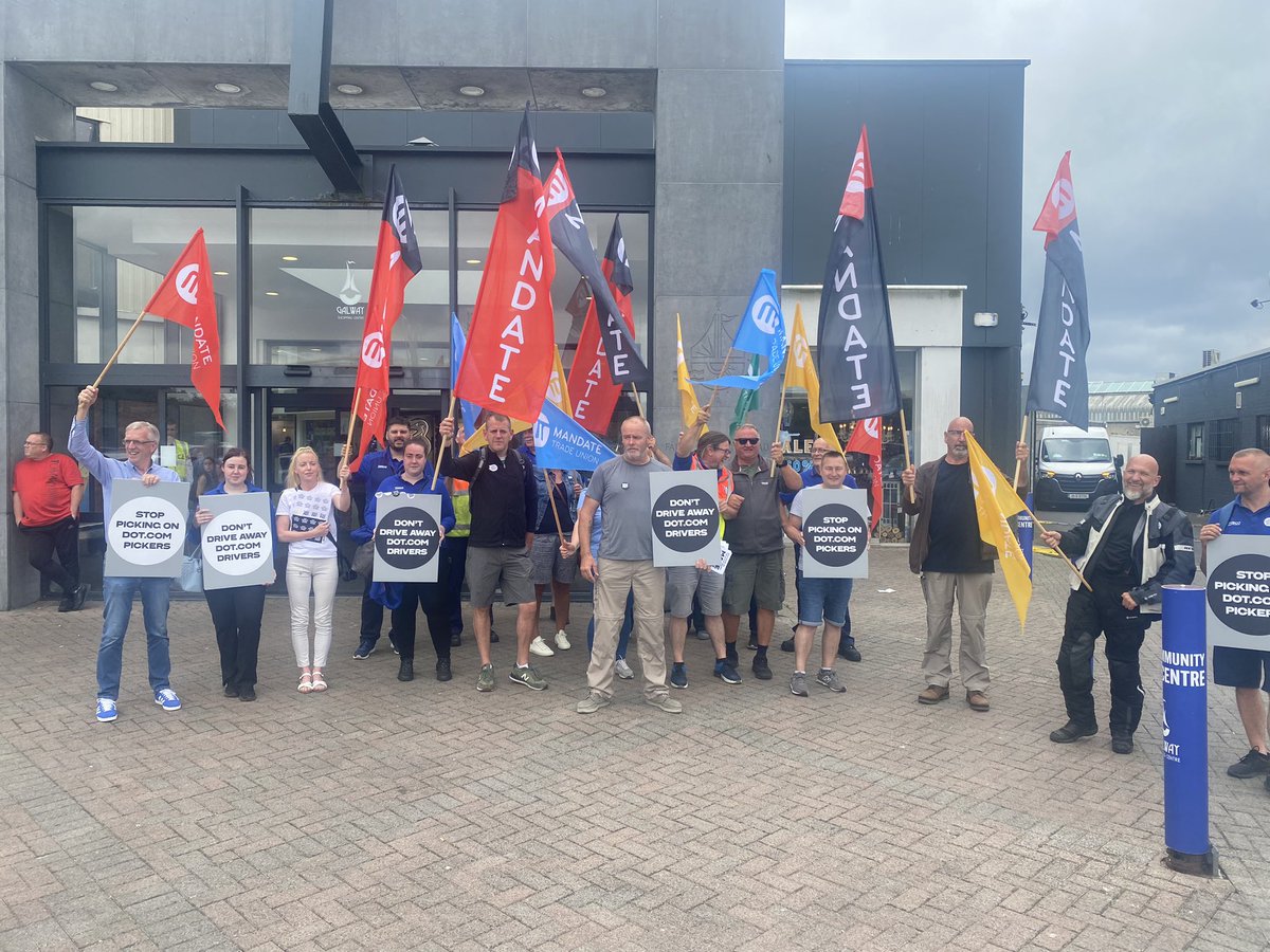 MandateTU's tweet image. Great turnout today at the rally in support of Dot Com workers in Tesco Headford Road, Galway.

“Stop picking on Dot Com pickers and drivers” 

#MakeWorkPay #tescoworkerstogether
