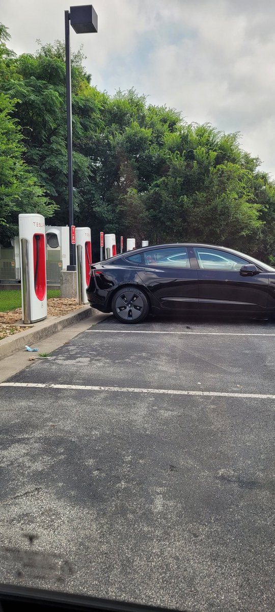 Roaming Tesla on Twitter "RateYourCharge Busy morning at the