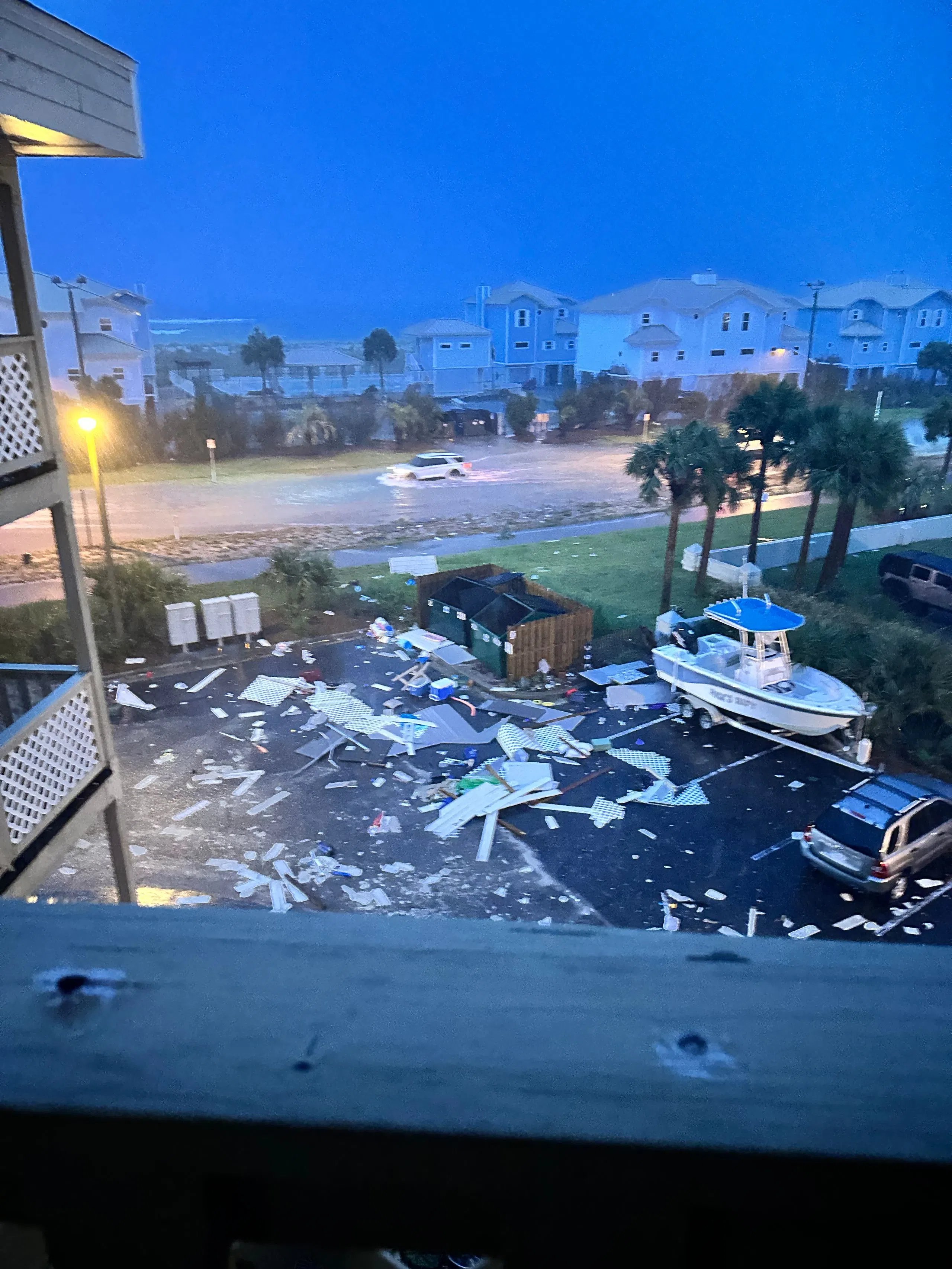 Kelsey on Twitter "RT weartv CONFIRMED TORNADO 🌪 A tornado touched