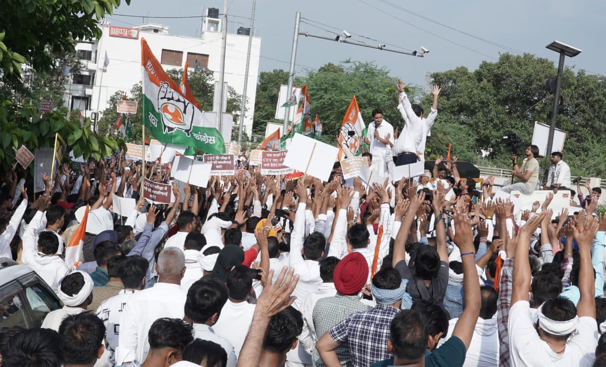 DeependerSHooda's tweet photo. खट्टर-दुष्यंत सरकार होश में आओ,
CET को क्यॉलिफ़ाइंग करो!!

CET क्वालीफाई की मांग को लेकर करनाल में  @Haryana_YC द्वारा विरोध प्रदर्शन व सीएम आवास घिराव के सफल, शांतिपूर्ण आयोजन पर
अध्यक्ष @NsuiBudhiraja जी  व शिक्षाविद् श्री परिमल खत्री जी का विशेष आभार। https://t.co/GuCiIXa70a