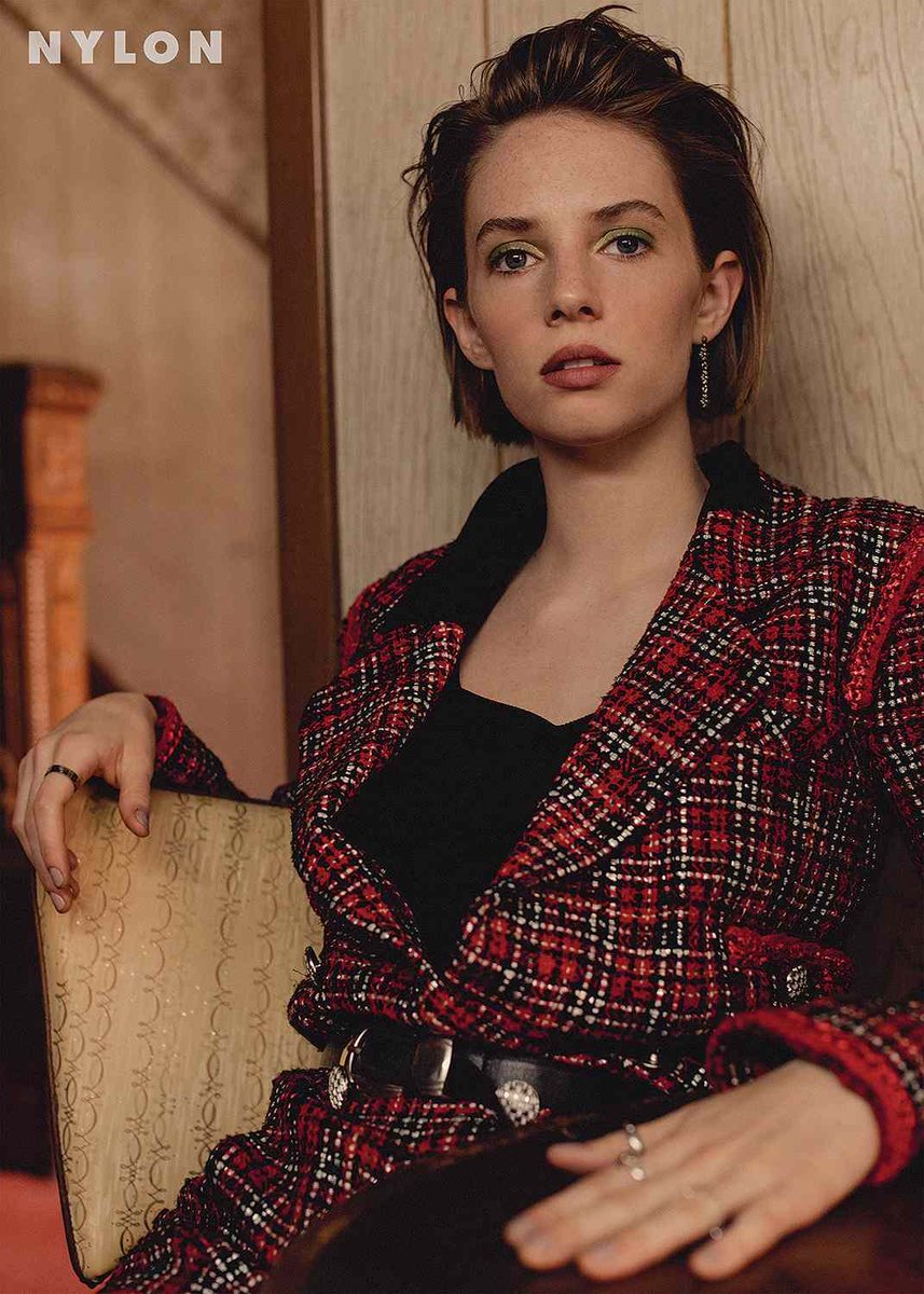 lesbianancy's tweet image. people died