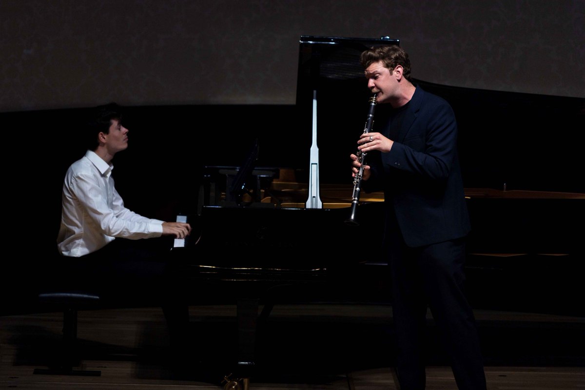 ROSLARTS's tweet image. What a final we had this week! 
Our 71st year of the Annual Music Competition came to a close @wigmore_hall and the Gold Medal was awarded to Belgian clarinettist Emile Souvagie. Congrats Emile! Fellow Belgian and pianist Alexander Declercq joined him onstage. 🥇#ROSLAMC