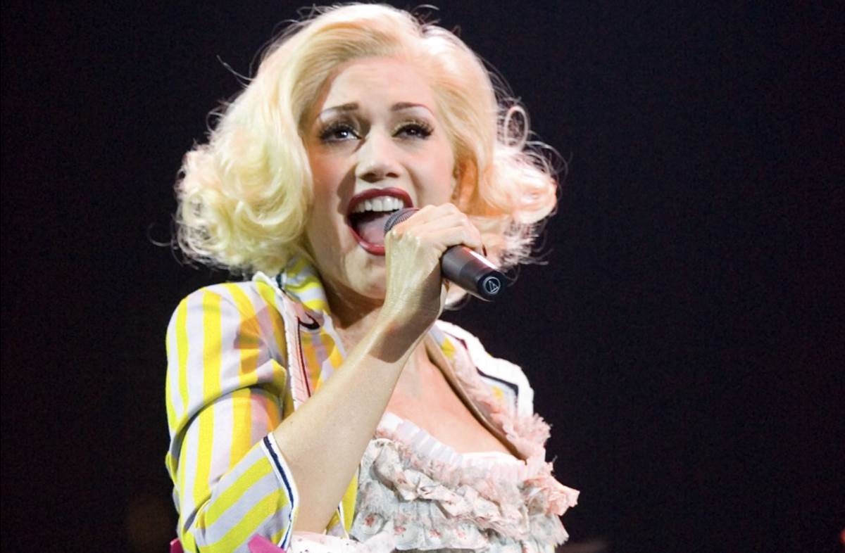 laughingplace's tweet photo. #GwenStefani will be returning to her hometown of #Anaheim for a special concert celebrating the anniversary of #HondaCenter and raising funds for #CHOCFoundation: https://t.co/RYJz3IHbCs https://t.co/Uz8aUguYFA