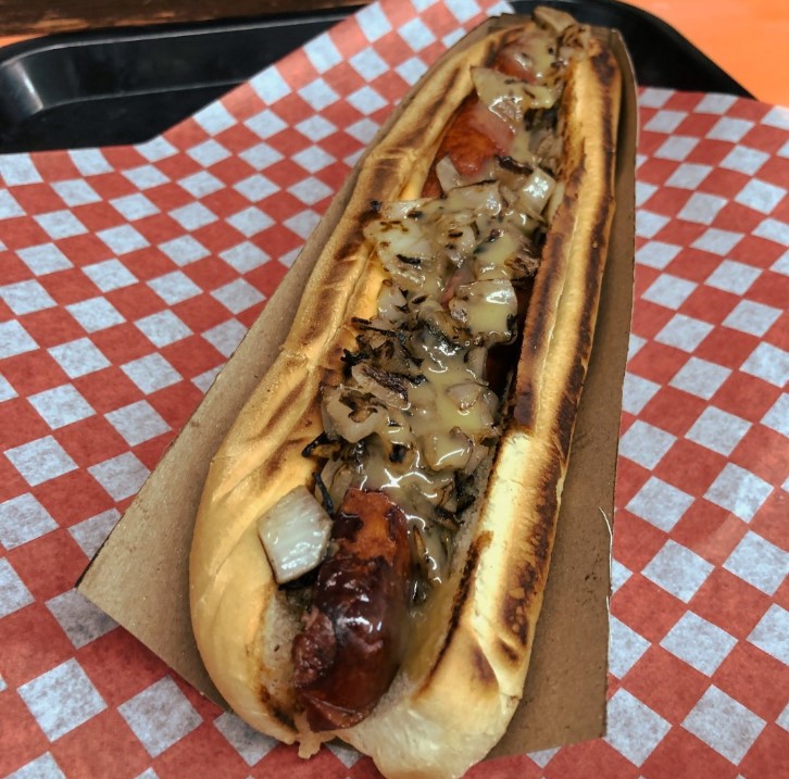 Time to fire up the grill and dive into a sizzling adventure with our 'Woodstock-Famous' Footlong Hot Dogs! 🔥🌭