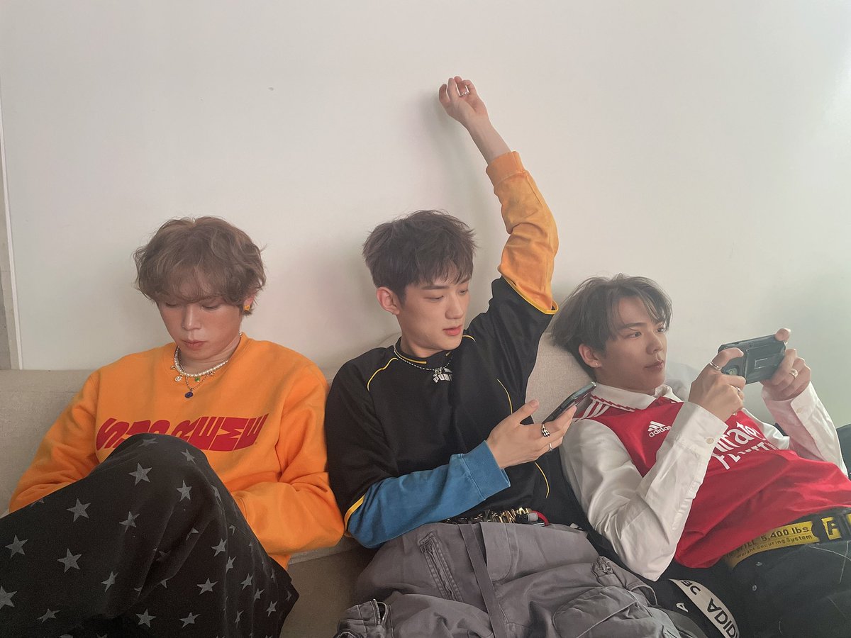 this trio *SOBBING LOUDLY*
