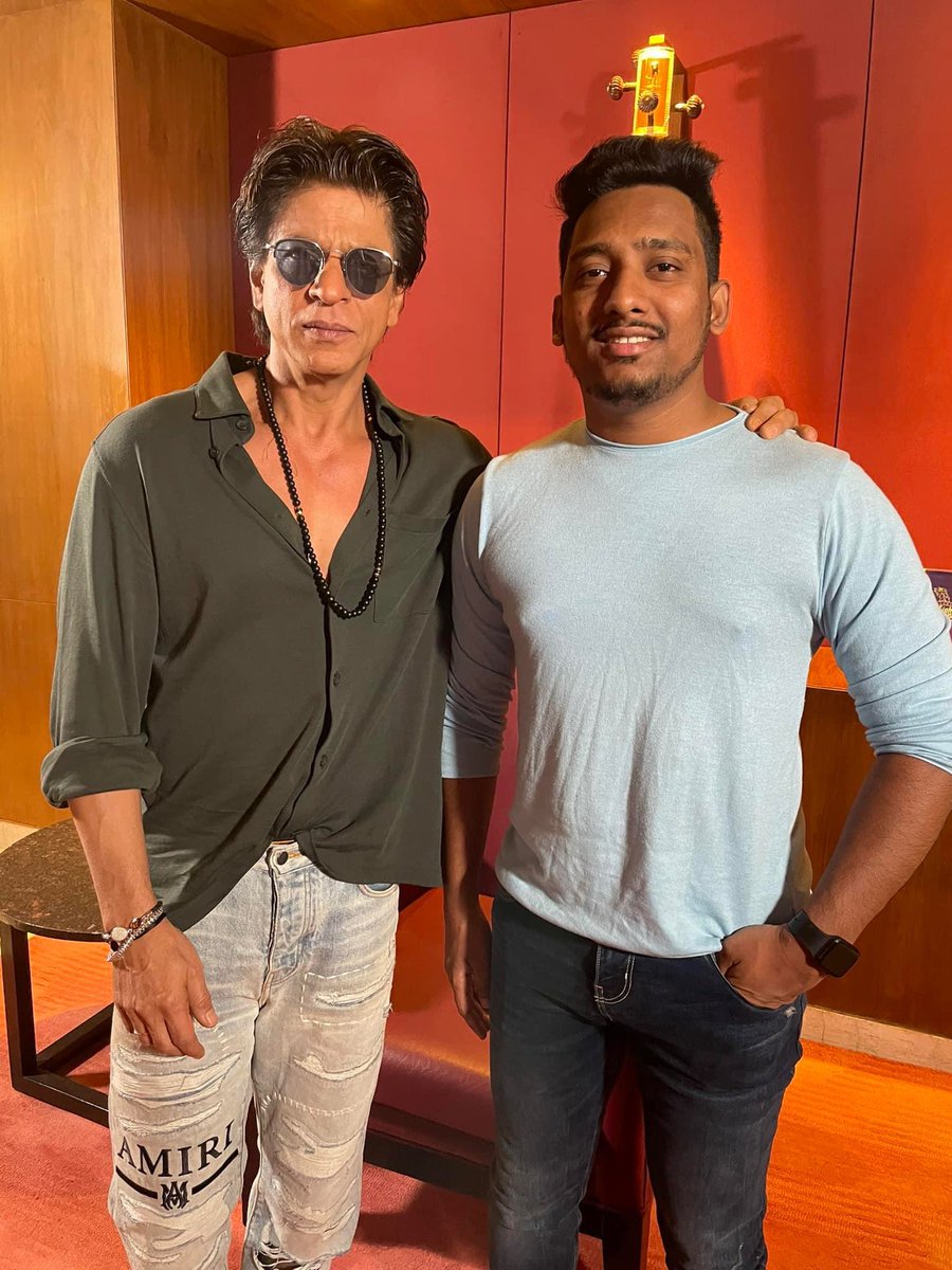 Prasenjit Dutta (@prosenjitadam) on Twitter photo Kehte hain na, Agar kisi cheez ko tum dil se chaho, toh puri kainaat usse tumse milane ki koshish mein lag Jati hain
Yes you are right <a href="/iamsrk/">Shah Rukh Khan</a> 😎
Proud to be a Part Of <a href="/ShahRukhKhan_FC/">🇸 🇷 🇰 ᖴᗩᑎՏ ᑕᒪᑌᗷ , WB 🇮🇳 𝕏</a> Team Kehte hain na, Agar kisi cheez ko tum dil se chaho, toh puri kainaat usse tumse milane ki koshish mein lag Jati hain
Yes you are right <a href="/iamsrk/">Shah Rukh Khan</a> 😎
Proud to be a Part Of <a href="/ShahRukhKhan_FC/">🇸 🇷 🇰 ᖴᗩᑎՏ ᑕᒪᑌᗷ , WB 🇮🇳 𝕏</a> Team