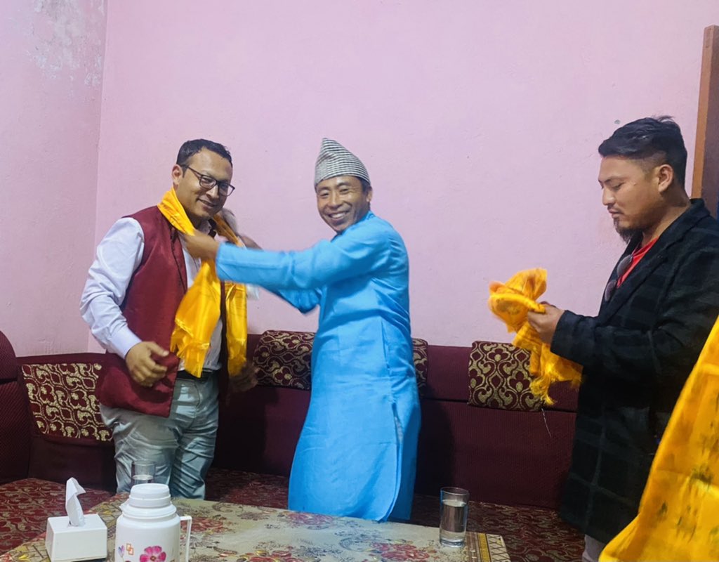 bhupendransu's tweet photo. पुर्ब यात्राको क्रममा सुदुरपुर्बको सुन्दर पहाडी जिल्ला पाचथर र ताप्लेजुङमा।
जिल्ला सभापति रुपनारायण जबेगु र गजेन्द्र तुम्याहाङ  साथै पार्टिका नेता साथिहरु सङ भेटघाट तथा विशेष छलफल। जय नेपाल https://t.co/VSYFeiWFpJ