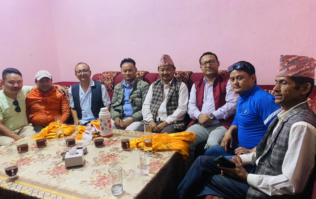 bhupendransu's tweet photo. पुर्ब यात्राको क्रममा सुदुरपुर्बको सुन्दर पहाडी जिल्ला पाचथर र ताप्लेजुङमा।
जिल्ला सभापति रुपनारायण जबेगु र गजेन्द्र तुम्याहाङ  साथै पार्टिका नेता साथिहरु सङ भेटघाट तथा विशेष छलफल। जय नेपाल https://t.co/VSYFeiWFpJ
