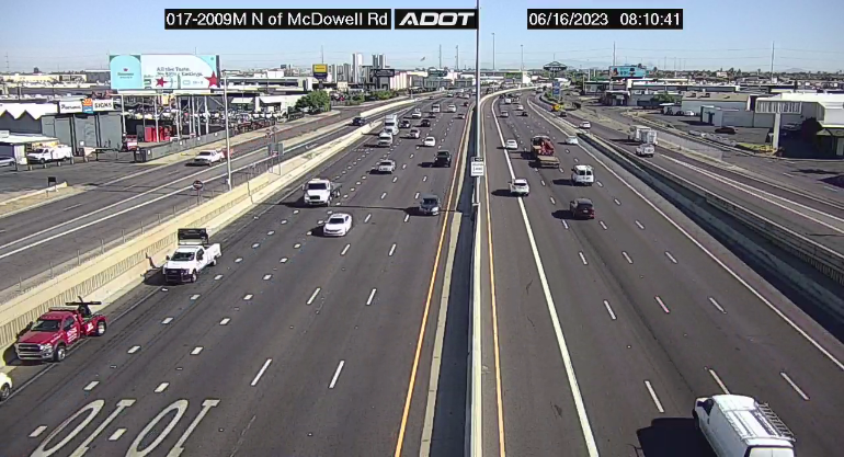 NicJMoon's tweet photo. ArizonaDOT: I-17 southbound at McDowell: A disabled vehicle is blocking the right lane.

#phxtraffic https://t.co/id0jUYB7ms