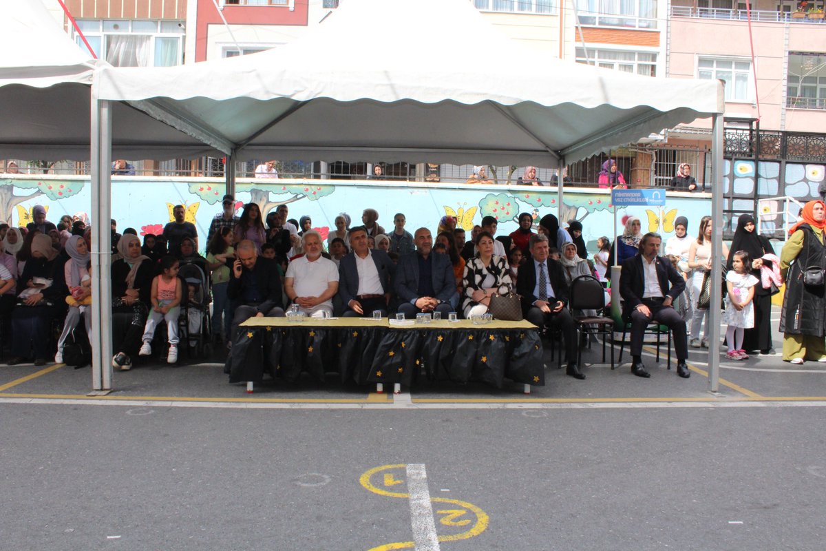 💫 İlçe Karne Törenimiz Neyyir Turhan İlkokulunda Belediye Başkan Vekilimiz Sayın M.Kamil AYATA ve İlçe Müdürümüz Sayın M. Nurettin ARAS'ın katılımı ile gerçekleştirildi.Tüm öğretmen ve öğrencilerimize iyi tatiller diliyoruz.👏
<a href="/istanbulilmem/">İstanbul İl Millî Eğitim Müdürlüğü</a> <a href="/memleventyazici/">Levent Yazıcı</a>
<a href="/mnaras/">M.Nurettin ARAS🇹🇷</a> <a href="/mkamilayata/">Mehmet Kamil Ayata</a>