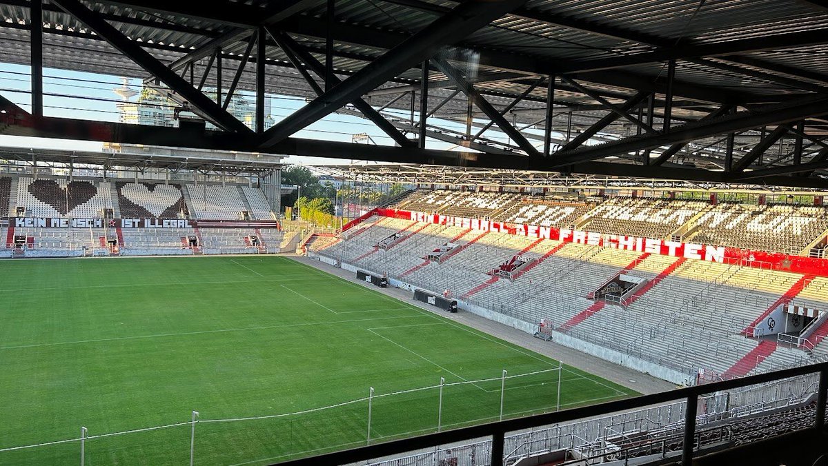 MillernTon's tweet photo. Juhu!
Unsere Saisonabschlussfolge ist endlich online.
Sieben Leute, viel gute Laune, Rückblick auf die Saisonprognose, der FCSP-MVP - und Eure Fragen.
(2h39m)

https://t.co/SdMb3thSWY
#FCSP #Podcast https://t.co/ysS6Wq6tuu