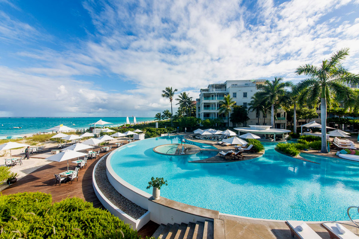 The Palms Turks and Caicos
This magnificent luxury hotel is part of the 12 best luxury resorts in paradise islands to discover in 2023.
The Palms Turks and Caicos is an exquisite 72-suite resort in the heart of Grace Bay Beach. 
choosethemoon.com/en/blog/12-bes…