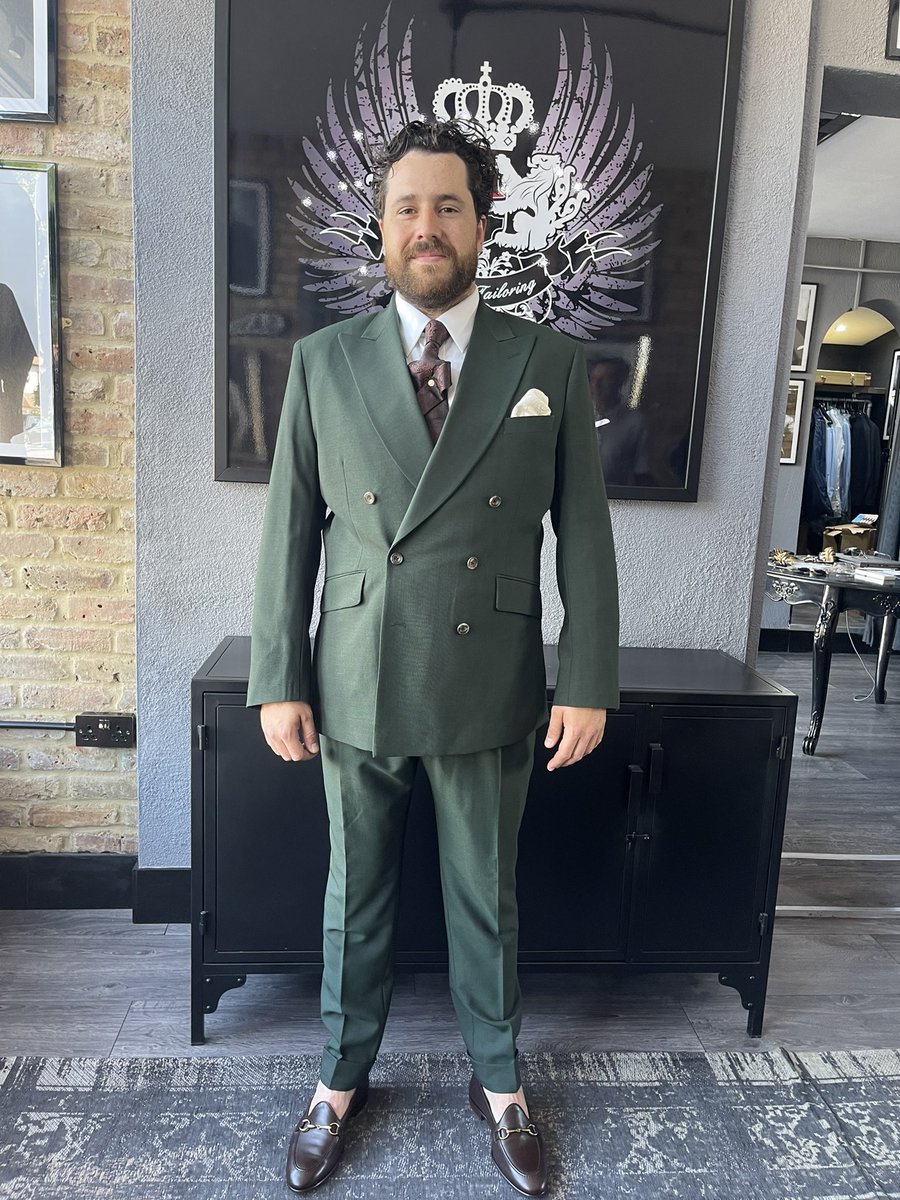 Sartoria_David's tweet photo. Happy client Ronnie in his Sartoria handmade bespoke suit at this afternoon’s final fitting in time for his Sicillian wedding. By appointment only: https://t.co/zJd6Grua5A #bespoketailoring #handmadesuits #madetomeasuresuits #bespokesuits #weddings #occasions #madeinitaly https://t.co/K30mnz5AFk