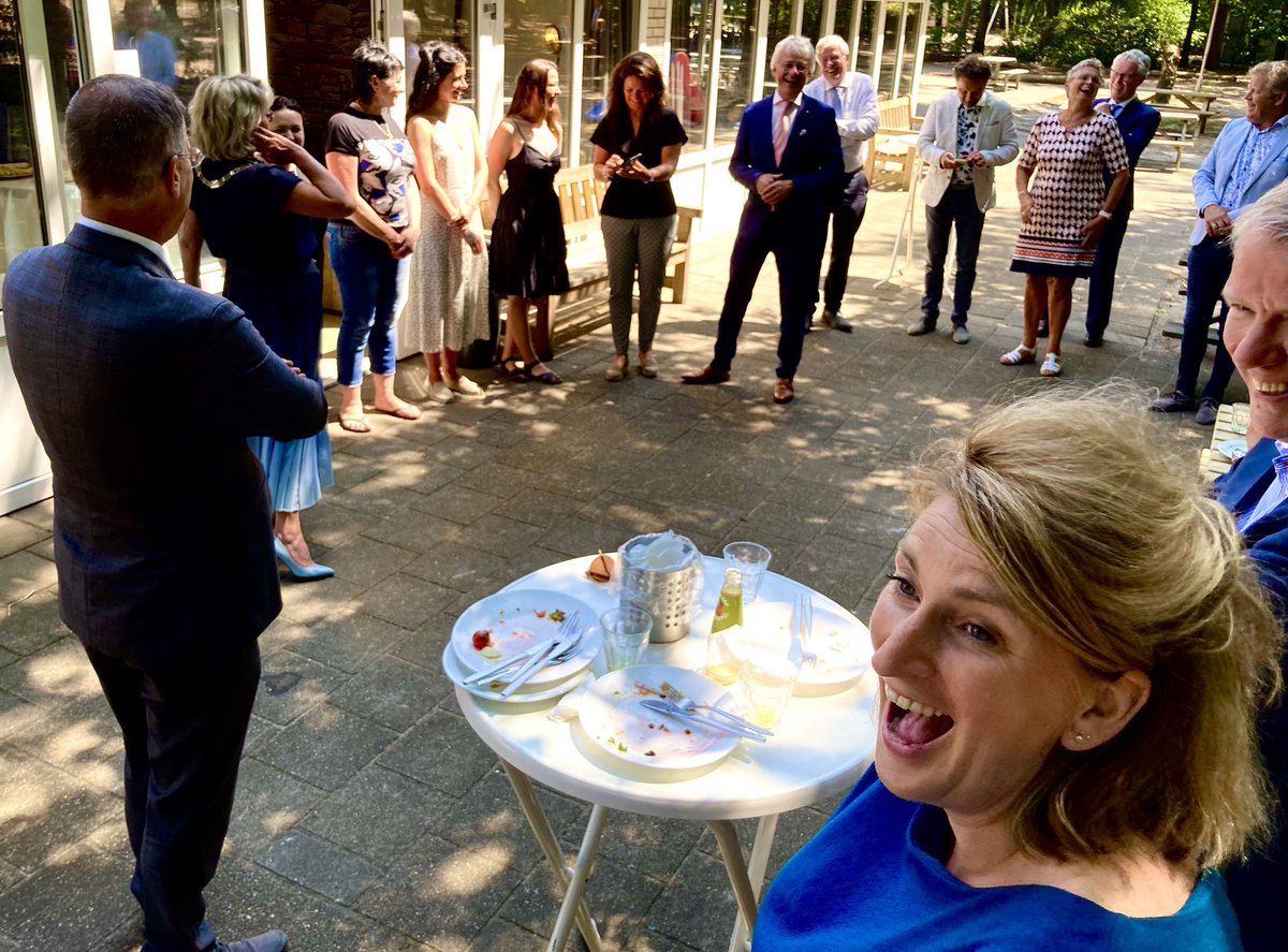 Waardevol ambtsbezoek @CdK_johnberends aan @gem_Heerde. Daarna bezochten we met 5 Colleges van BenW de opvanglocatie voor #Oekraïners in Het Loo, waarbij ook gedeputeerden <a href="/JanMarkink/">Jan Markink</a> en @PvtHoog aanwezig waren.
#KopvandeVeluwe #ontmoeten #samenwerken