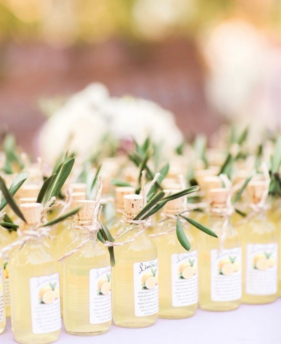 thewhitewren's tweet photo. When life gives you lemons… you throw a party! 🍋 This lemon-themed soiree gives major Italian garden vibes and we love it! 

Repost: @brautbluete

#weddingplanner #italianparty #weddingphotographer #weddings #lemonparty #lemonade #instagood #weddingideas #thewhitewren https://t.co/SRIm7TZSWO