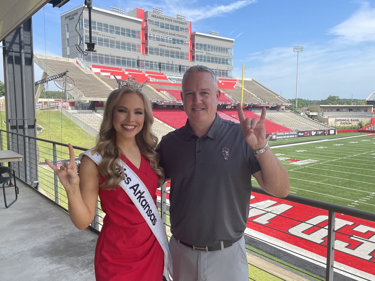 Special visit from newly crowned Miss Arkansas ⁦<a href="/cori_keller1/">Cori Keller</a>⁩ this morning. Cori is not only an ⁦<a href="/ArkansasState/">Arkansas State</a>⁩ alum, she also worked with ⁦<a href="/AStateRedWolves/">Arkansas State Red Wolves Athletics</a>⁩ in our athletics department. Congrats and good luck in the Miss America pageant. #WolvesUp 👏