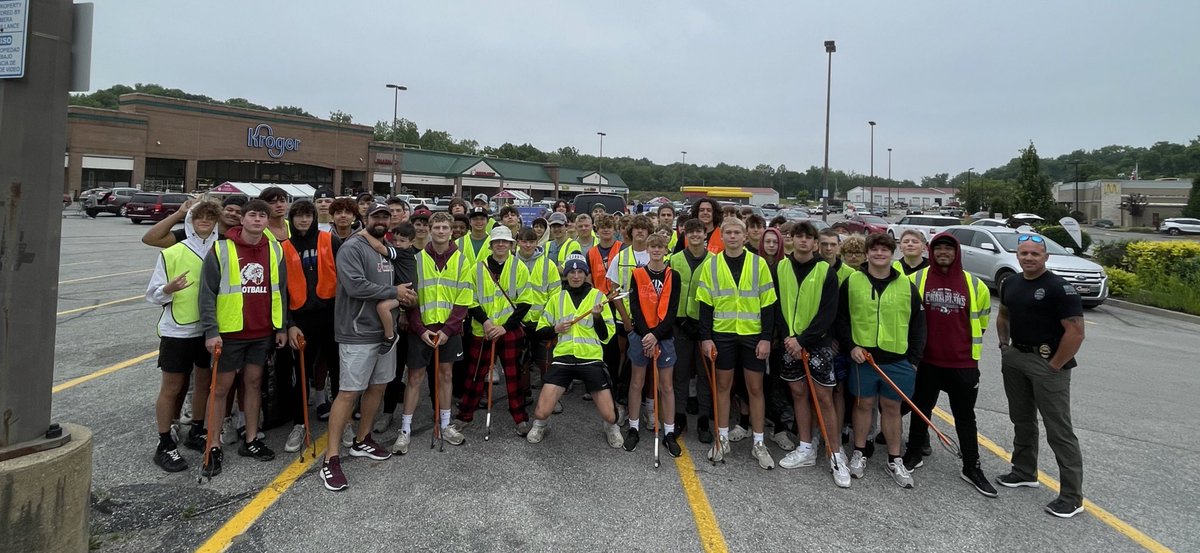 ✅ Program Goal # 2 

WIN AS PEOPLE!

Proud of our boys giving up their morning and picking up trash along 36!

Thank you @DanvilleIndiana Police for looking out for our team!

#21Miles