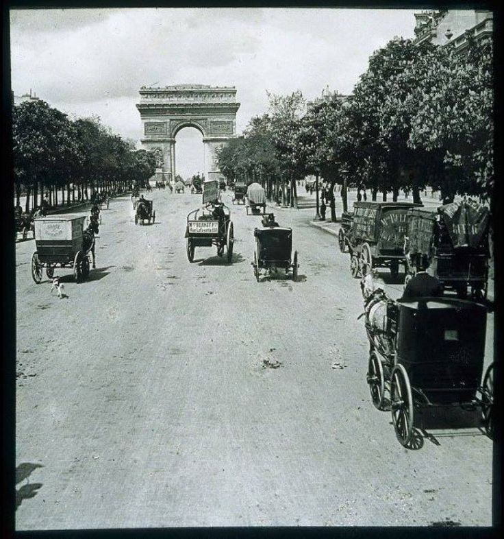 Avenue des Champs-Élysées à l'heure de pointe.
1856. Paris