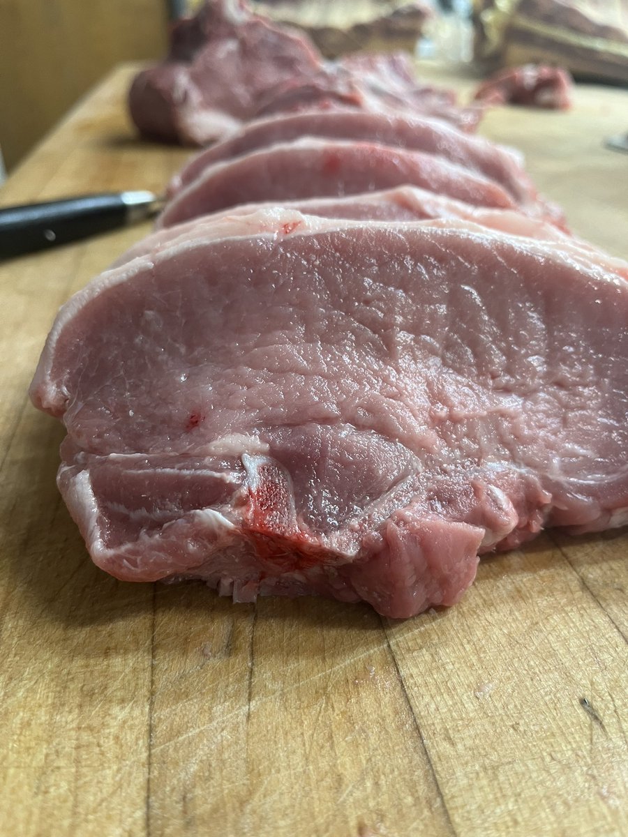 TheBlockWebster's tweet image. Pork Chops!!!
#pork #porkchops #butchering #butcherboard #webustchops