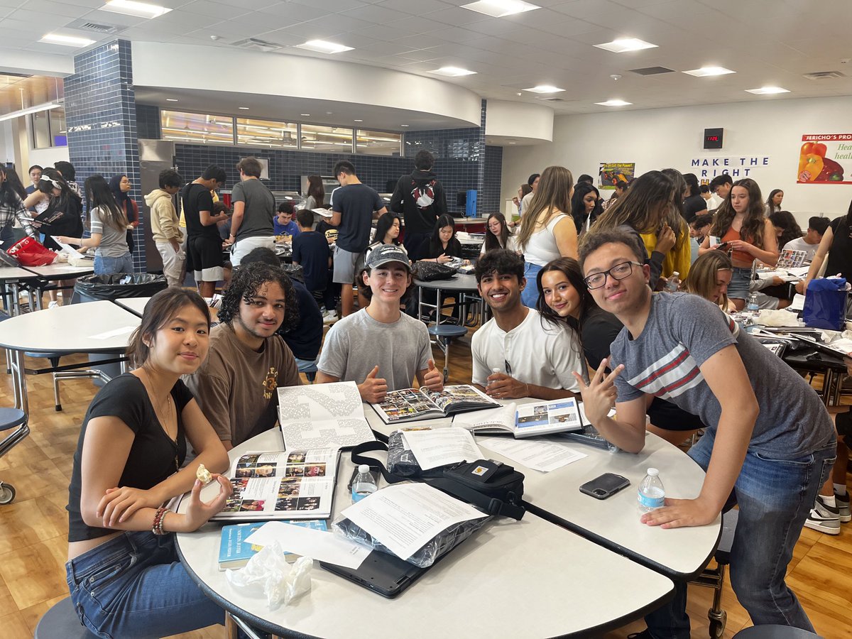 Senior breakfast is bittersweet. Class of 2023 rocks!!! ⁦@JerichoUFSD⁩ ⁦<a href="/MichealaFinlay/">Micheala Finlay, Ed.D.</a>⁩ ⁦<a href="/CummingsJericho/">Brian Cummings</a>⁩