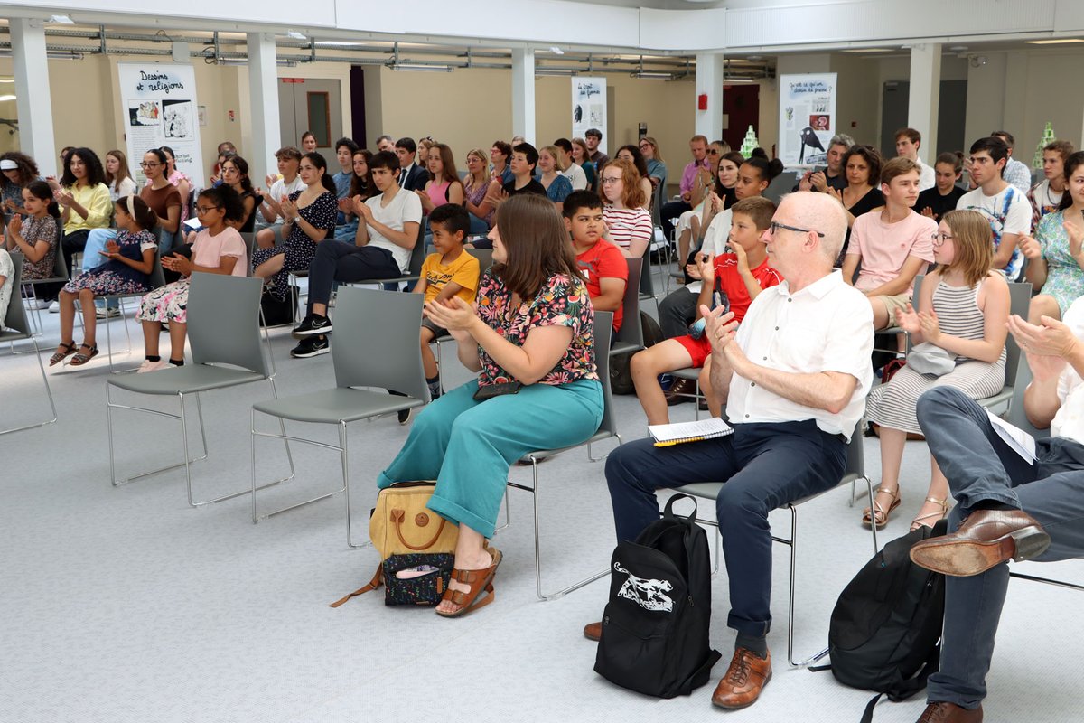 Remise des prix du concours Mediatiks en présence du recteur <a href="/BenmiloudKarim/">Karim BENMILOUD</a>.
Le concours Médiatiks est le grand prix organisé par le <a href="/LeCLEMI/">CLEMI</a> qui récompense les médias scolaires de 4 catégories :
📰Journaux imprimés et en ligne
📻Radios/podcasts
📱Vidéos/Webtv
📷Reportages photo