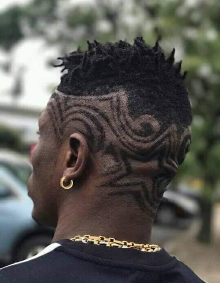 I really like this haircut 🙌 Shatta Wale is a game changer he really changed everything about Ghana music 🙏 #KONEKTALBUM