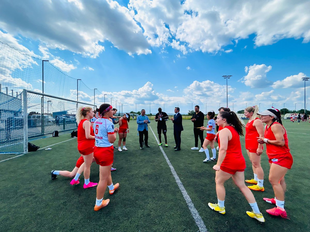nahitsah's tweet photo. Hırvatistan'ın başkenti #Zagrep de devam eden Avrupa 7’li Ragbi Kadınlar Trophy 1. Ayak Müsabakaları’nda Milli Takımımızı yanlız bırakmayan, Zagrep Büyükelçimiz @yavuzselimkiran Sayın Yavuz Selim Kıran'a teşekkür ediyoruz. @OA_BAK 🏉 https://t.co/2cqnbCUDru