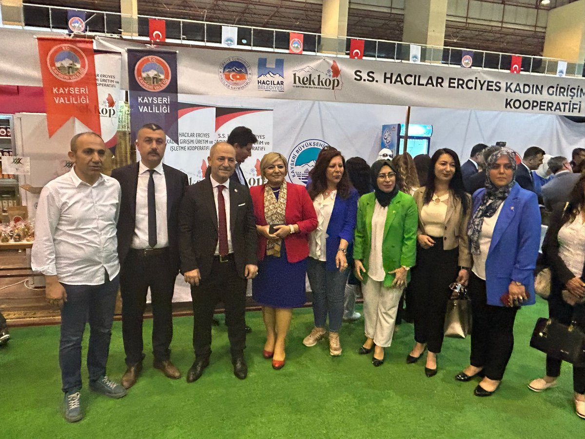 serapsulekalinn's tweet photo. İl Başkanımız Ahmet BAĞÇOVAN, İl Başkan Yardımcılarımız, KAÇEP İlçe Danışmanlarımızla "Kayseri Kadın Kooperatifi Fuarı "nın açılış törenine katıldık. https://t.co/Sur3FSwjHV
