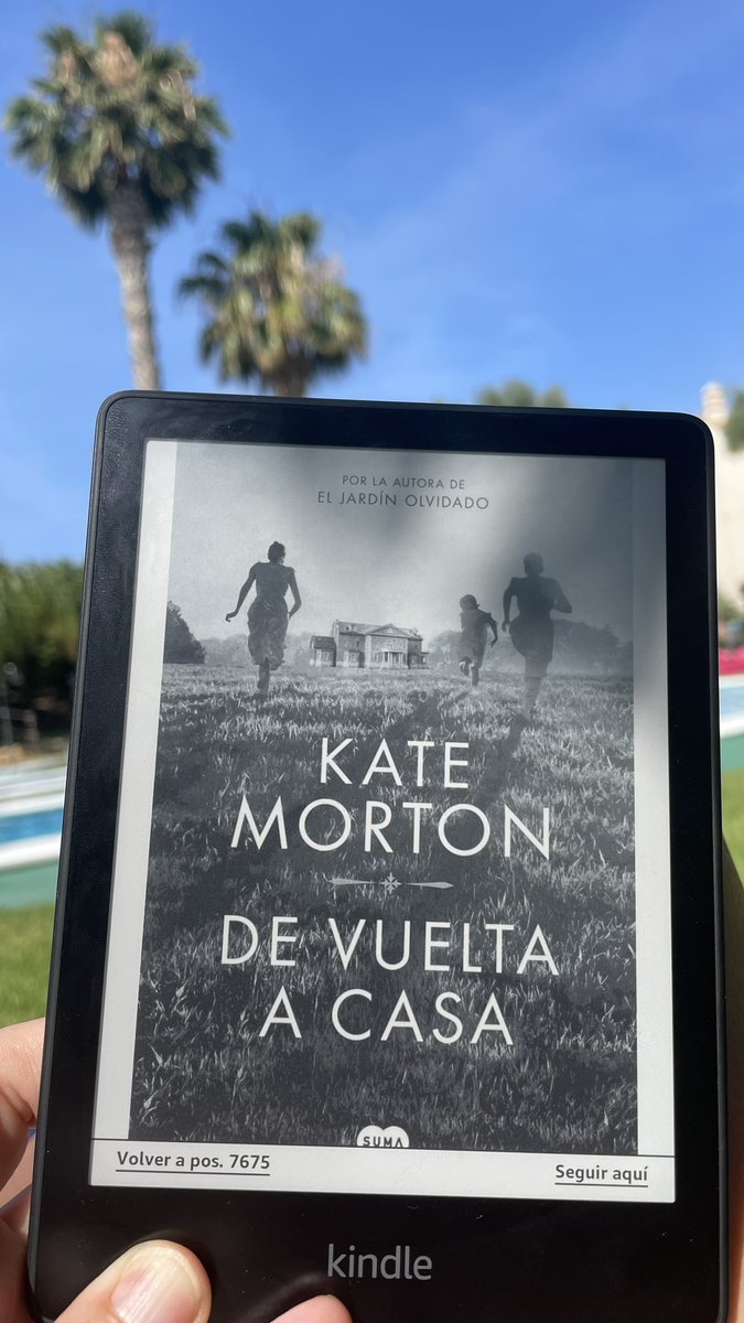 Me costó al inicio pero terminó enganchándome. 📖
“Es un hecho de la existencia humana que dos personas jamás verán un conjunto de situaciones exactamente de la misma manera; es más, cada uno jurará (y era probable que lo creyera) decir la verdad.” #katemorton #devueltaacasa