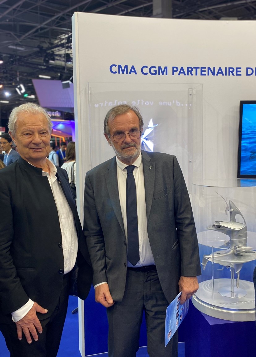 Ravi de retrouver M. le ministre chargé des Outre-mer Jean-François Carenco et de lui présenter #SeaOrbiter sur le stand <a href="/cmacgm/">CMA CGM Group</a> ! Venez nous rencontrer sur le stand J25 à <a href="/VivaTech/">Viva Technology</a> jusqu'à demain, et découvrir l'hologramme du vaisseau créé pour l'occasion🌊
@lesoutremer