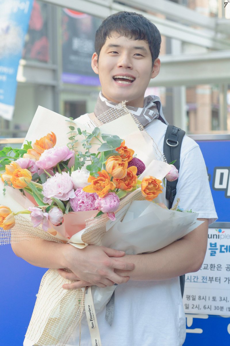 180616 이블데드 ㅌㄲ
서경수

여름햇살 🏖