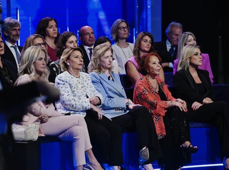 lellagolfo's tweet photo. Ieri è stata una giornata molto importante. A Roma si è tenuta la 35esima edizione del Premio #MarisaBellisario, che verrà trasmessa domani, sabato 17 giugno, in seconda serata, su #Rai1. Pronte per scoprire tutte le Mele D’Oro di quest’anno? Vi aspetto!

@FondBellisario https://t.co/J0JwO7QBZ9