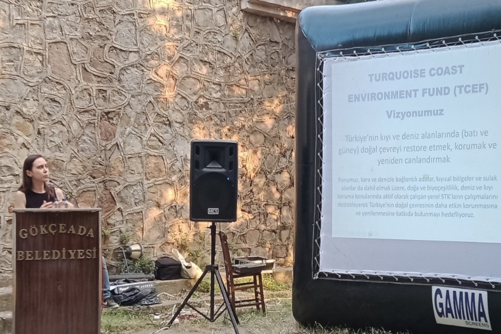 SuekosOrg's tweet photo. Su Ekosistemlerini Koruma Derneği olarak 12 Haziran'da gerçekleştirdiğimiz Gökçeada Tuz Gölü ile Çevre Bilincinin Geliştirilmesi Çalıştayı’nın 1nci gününde canlı müzik, belgesel gösterimi ve seminerler Gökçeada halkı ile Kent Müzesi bahçesinde buluştu. https://t.co/XbE6c2or30