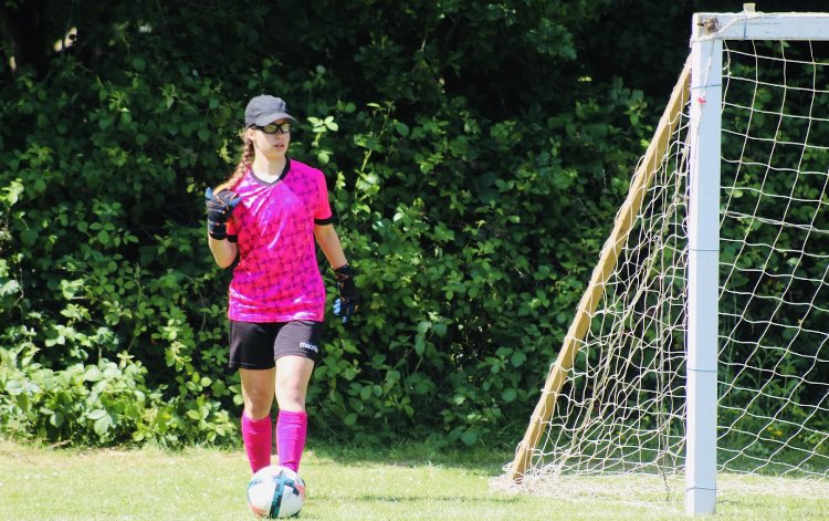 Ahead of the Tonbridge fiesta on Sunday, here are some photos from @LangtonFootball fiesta two weekends ago! 
Can’t wait to play alongside @Liv_keeper on Sunday too! 
Love these photos so much! 💗🖤
📸 @JerryBarrett10