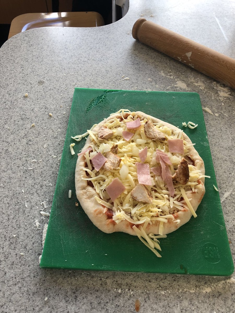 SL_THS_HE's tweet image. Outdoor learning at its best #functionalproperties pizza making with S4 and S5 HFT in the sunshine ☀️ putting our theory into action 🍕🍕🍕@SL_TrinityHS