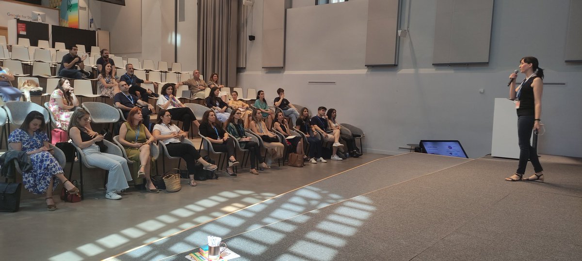 Hoy ha sido el #MentorsDay de #W4CStartupSchool. 

Una jornada de trabajo, apoyo y mentoría con una compañía de lujo para las emprendedoras del programa. 

Gracias <a href="/santander_es/">Santander España</a> <a href="/elewitventures/">Elewit</a> <a href="/watchguard/">WatchGuard</a> <a href="/GoogleStartupES/">Google for Startups - Spain</a> y <a href="/Women4Cyber_SP/">Women4Cyber_Spain</a> 🙌

Y gracias a los 9 equipazos!! 🏅