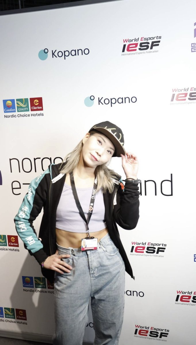 Elin Yoojung Moen / 안유정 tweet media