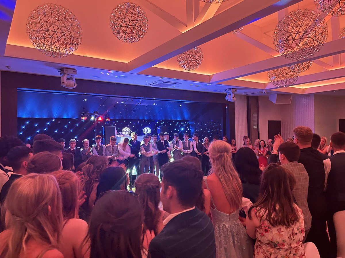 Mr Thompson tweet media