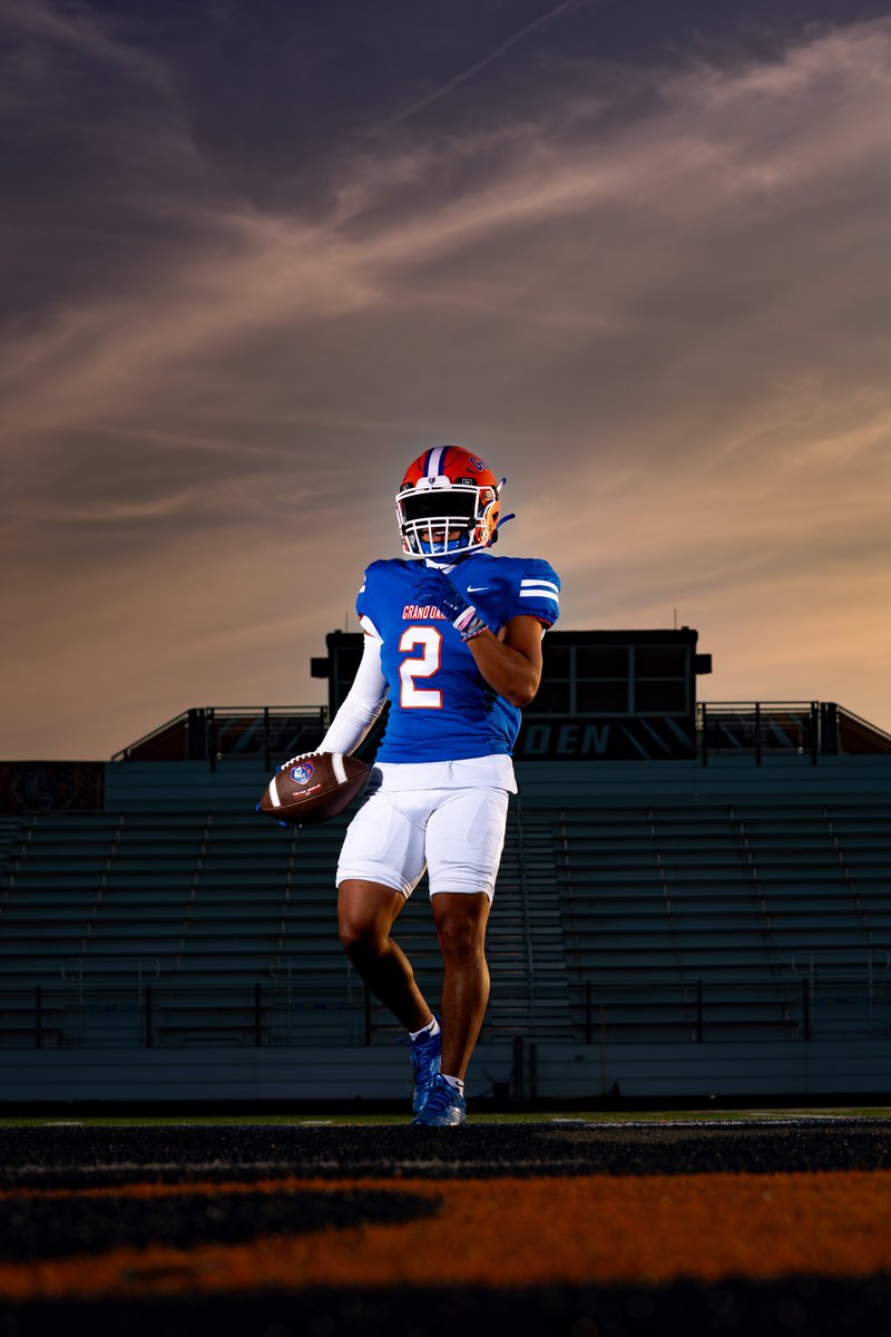 SethFontPhoto's tweet photo. More photos from GOHS pre season hype shoot! @GOaksBooster @grandoaksath @GOaksFootball https://t.co/lKpw0zrFga