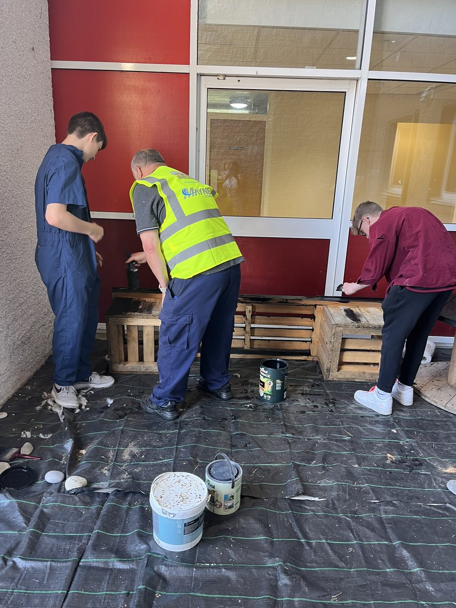 DhtHigh's tweet photo. 101 volunteers working like trojans in the searing heat today https://t.co/QaBSnUFyJb