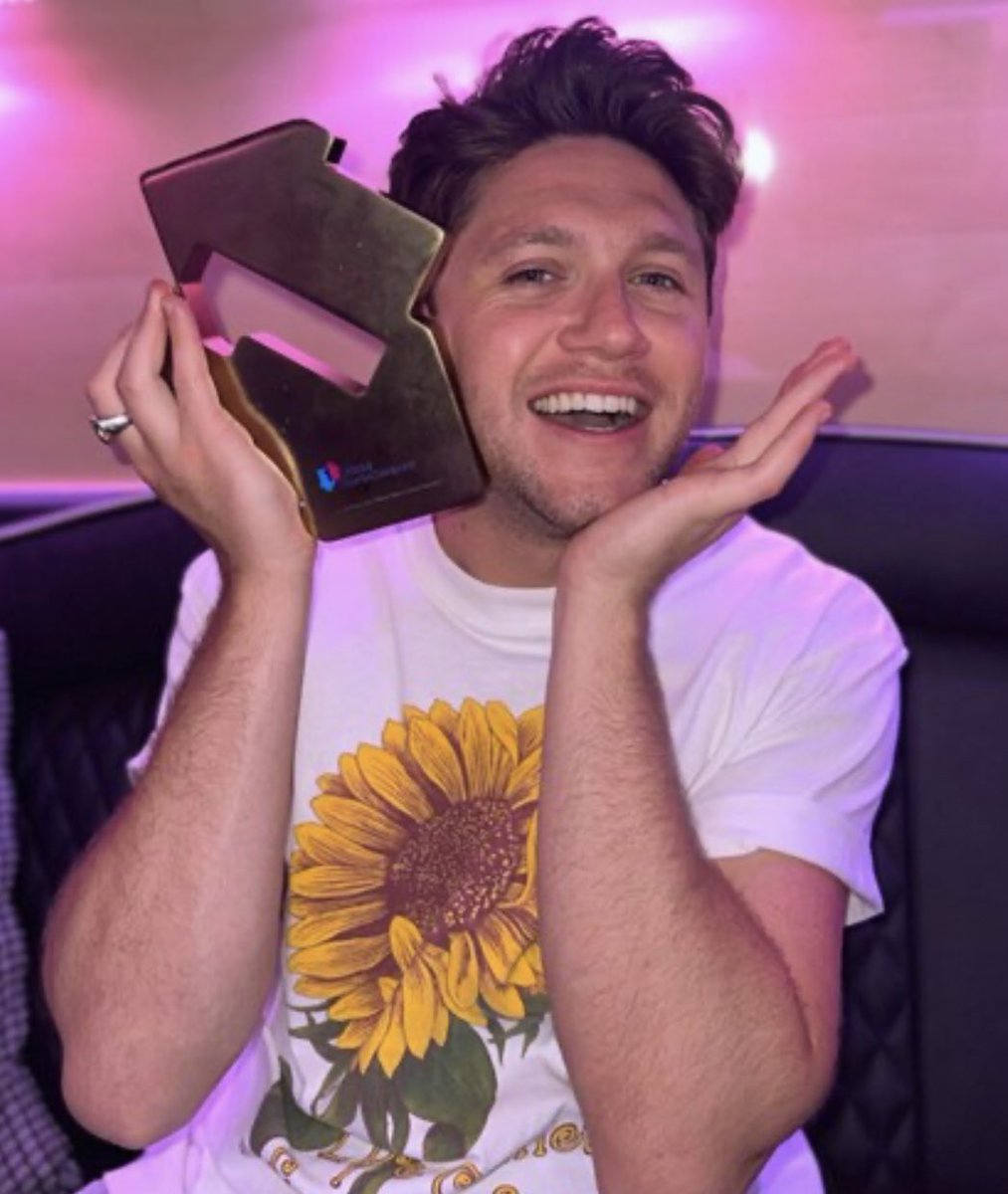 Niall Horan scores his SECOND number #1 album in the UK with The Show. 🇬🇧