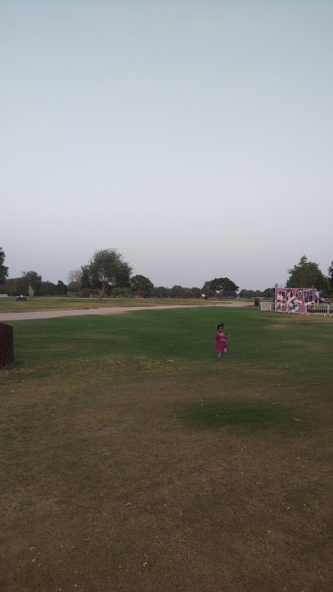 محظوظ من تناول من يدكِ الفنجان *