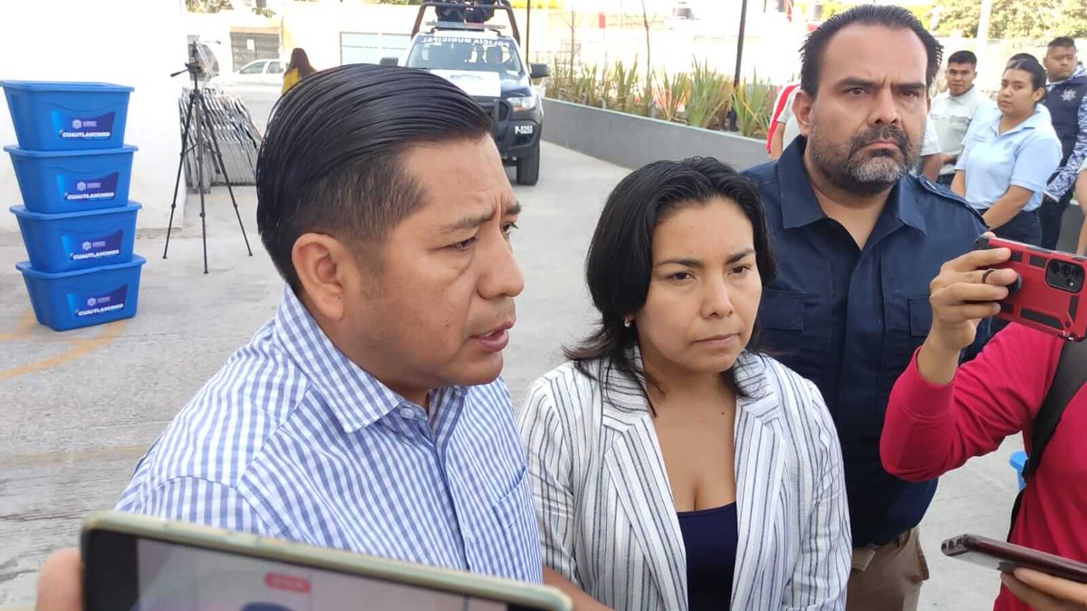 PoderNoticiaPue's tweet image. #PoderNoticiaPue☑️

🙋‍♂️| En proyecto la construcción de una clínica médica para funcionarios públicos: @Filo_Sarmiento.
@CuautlancinGob 

#NoticiasConPoder
🔀 poderdelanoticia.com/?p=154821