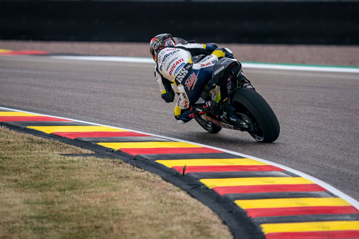 IntactGP's tweet photo. #MotoE #FrontRowStart at #GermanGP 

@hectorgarzo3 stormed to 2️⃣nd on the grid in a wet Q2 - 1´34.775 +0.174 whereas morning topper @Krummenator has to settle with 🅿️7️⃣ - 1´36.309 +1.708 in 3️⃣rd row

Race1️⃣ starts on Saturday at 12:15 LT

#Dynavolt #IntactGP at @Sachsenring_de https://t.co/VKqFP5kL77