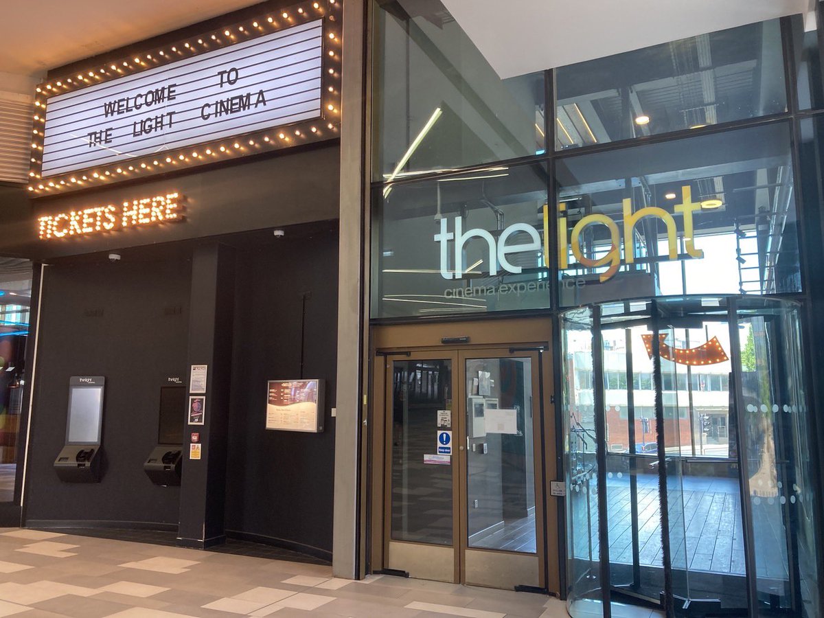 otogisyrupz's tweet image. 『東京自転車節』(英題 ”Tokyo Uber Blues”)の映画祭２回目の上映会場は” the light cinema”シネコンです！トムクルーズの隣に本作が！トムクルーズと並んでいます！トムとタクです🐈🐀
#SheffDocFest2023